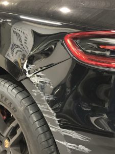 ポルシェ・マカンのヘコミ修理
