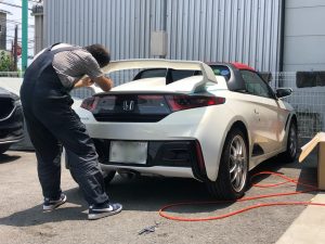 ホンダＳ６６０のリヤウィング取り付け