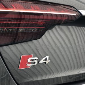アウディＳ４の修理