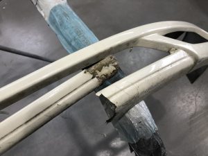 ストリームのリップスポイラー修理