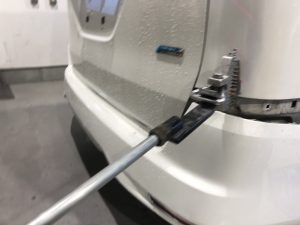 セレナのリアフェンダー修理