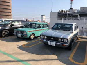 駐車場にて