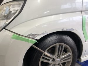 E51エルグランドのフェンダー修理