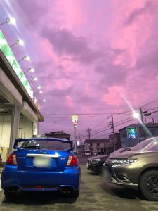 外がピンク色に