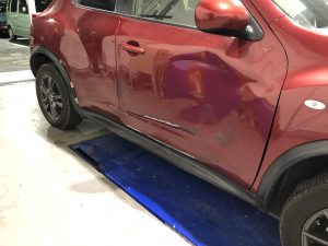 日産ジュークのドア交換