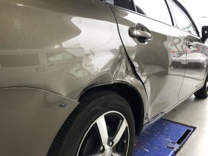 カローラ・フィールダーの板金塗装