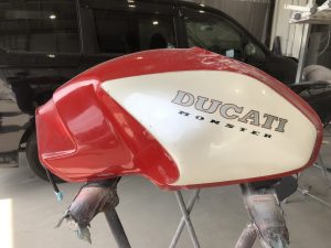 バイクのタンク修理