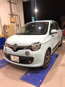 ルノー・トゥインゴのバンパー修理