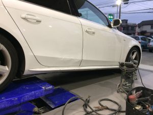 アウディＡ４の鈑金塗装