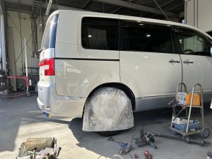 デリカＤ５の鈑金塗装