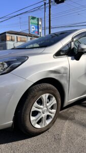 日産ノートのフェンダー交換