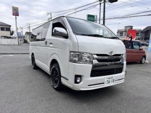 ハイエースのリアゲート修理