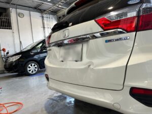 シャトルのリアゲート修理