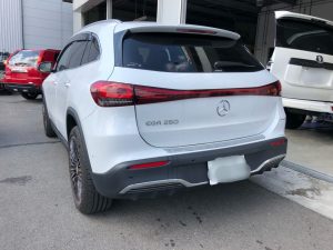 ベンツＥＱＡ２５０のドア修理