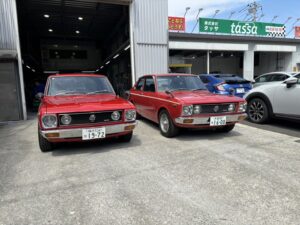 二台のカリーナ