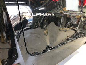 アルファードのリアゲート修理