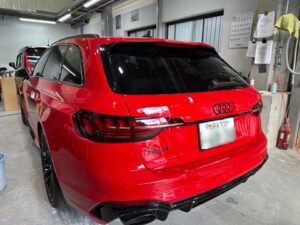 アウディRS4の修理