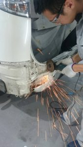 AHR20エスティマのバックパネル交換修理