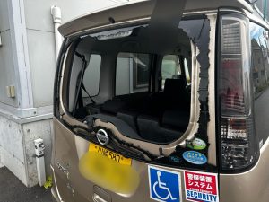ルークスのバックドアお持ち込み交換