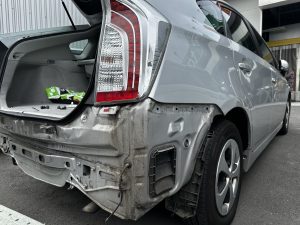 プリウスのバンパー交換