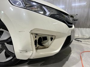 フィットのバンパー修理